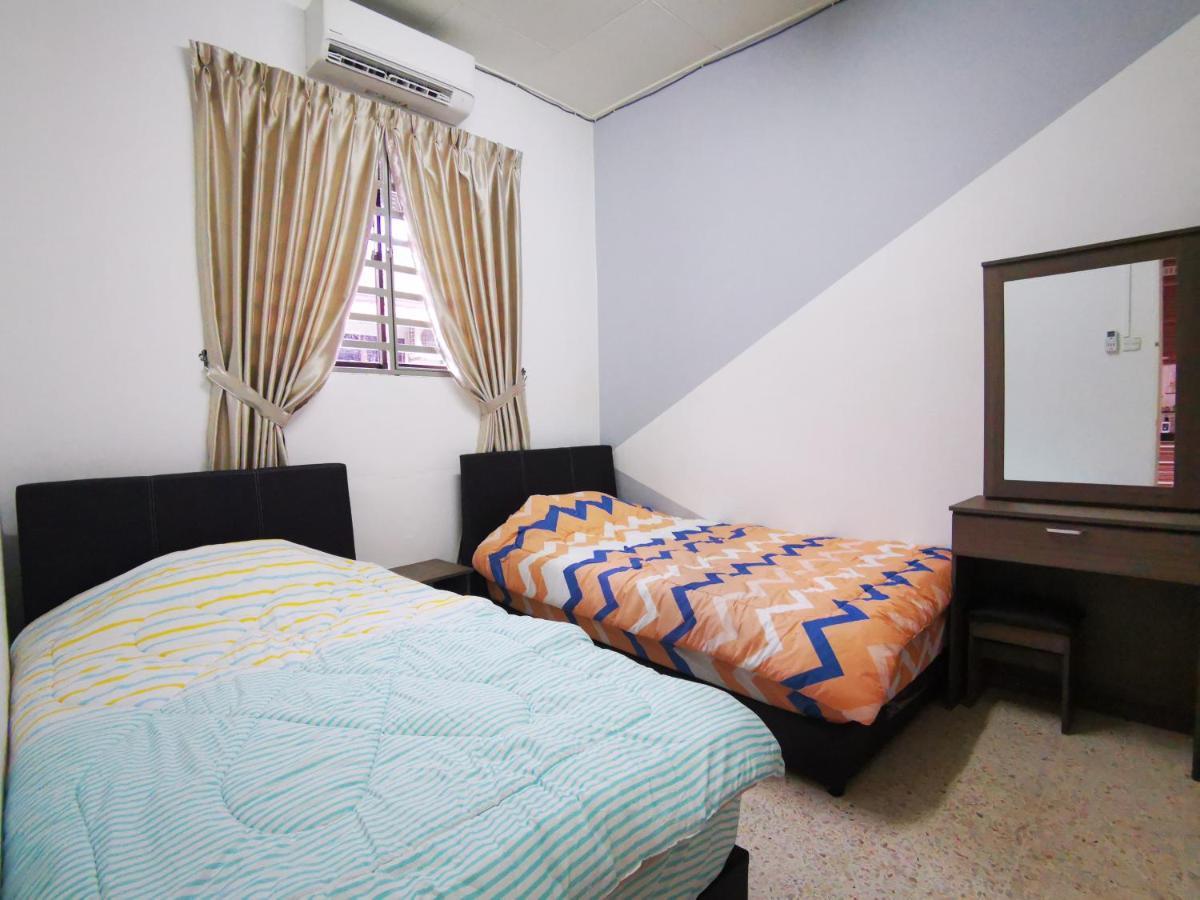 Single Terrace House near to Sunway Carnival Mall, Seberang Jaya Villa Butterworth Bagian luar foto