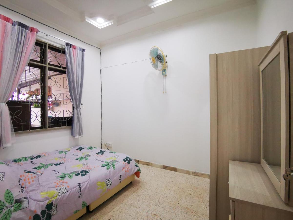 Single Terrace House near to Sunway Carnival Mall, Seberang Jaya Villa Butterworth Bagian luar foto